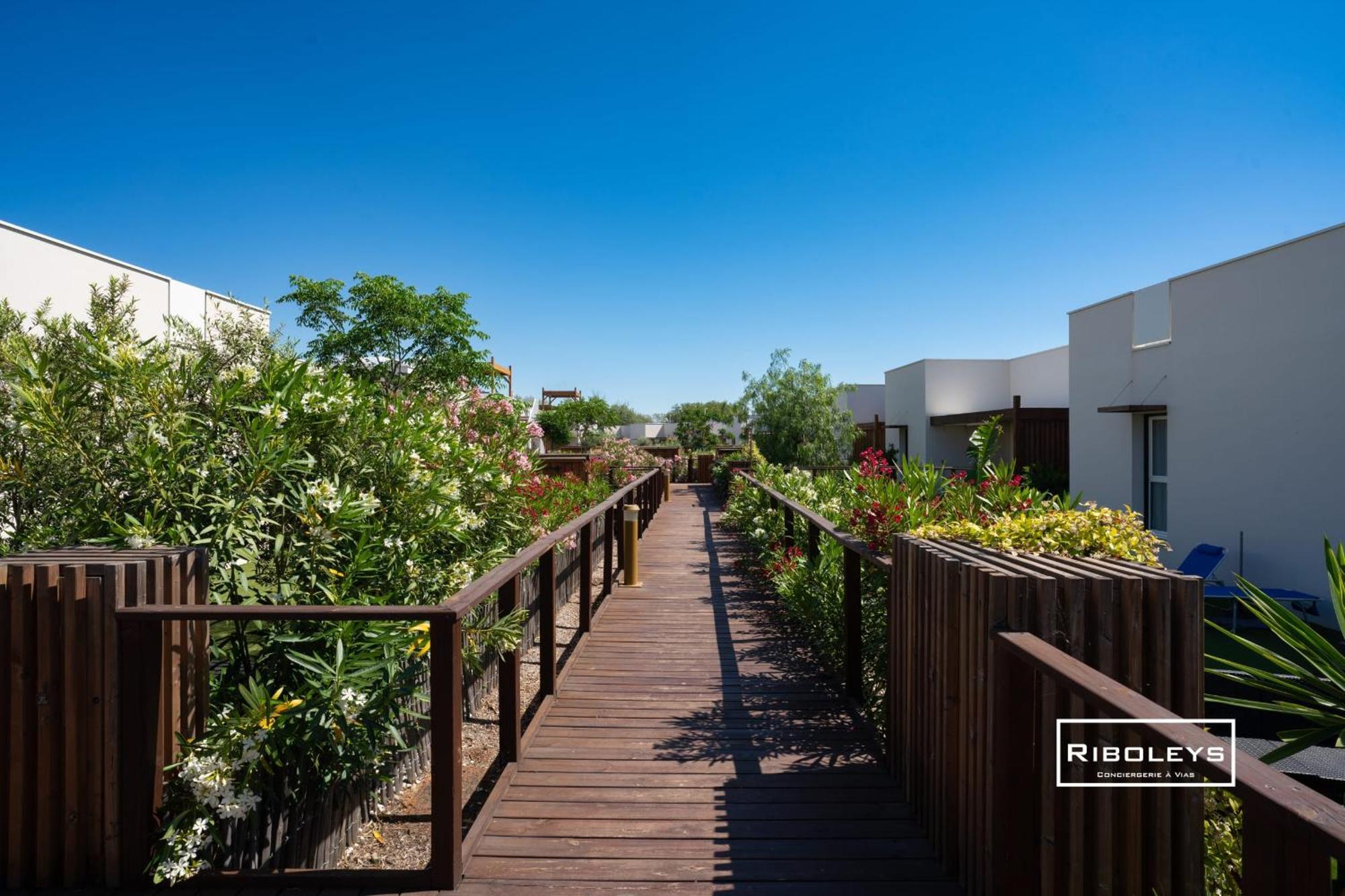 Villa T3 Climatisee En Residence Avec Piscine ヴィア エクステリア 写真